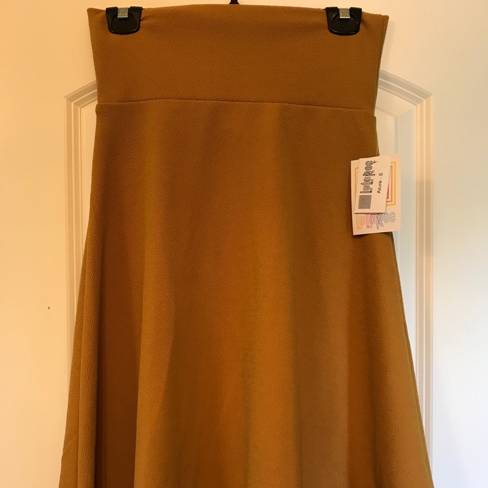 NWT LuLaRoe gold Azure flip skirt.